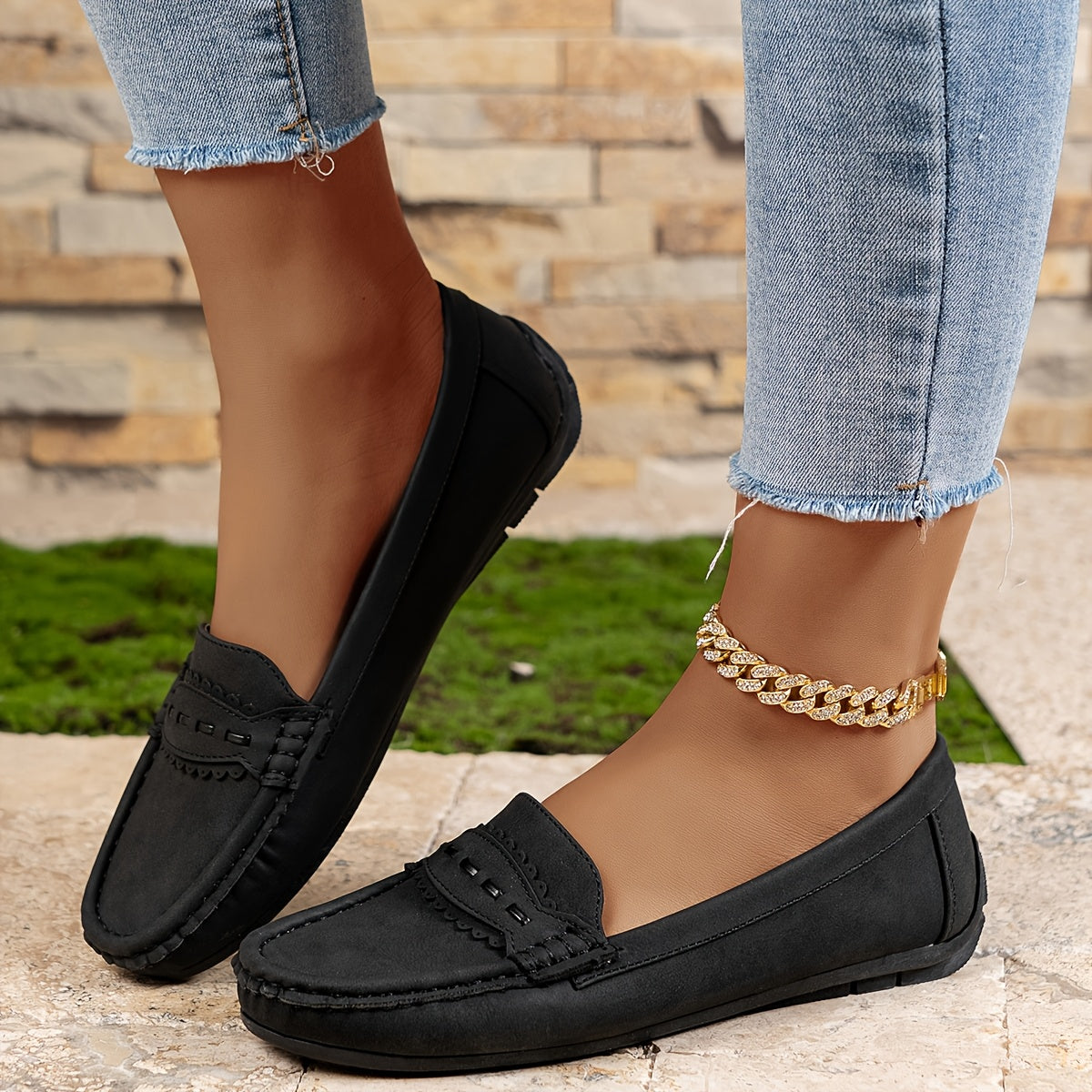 Leonie | Scalloped Suede Loafers