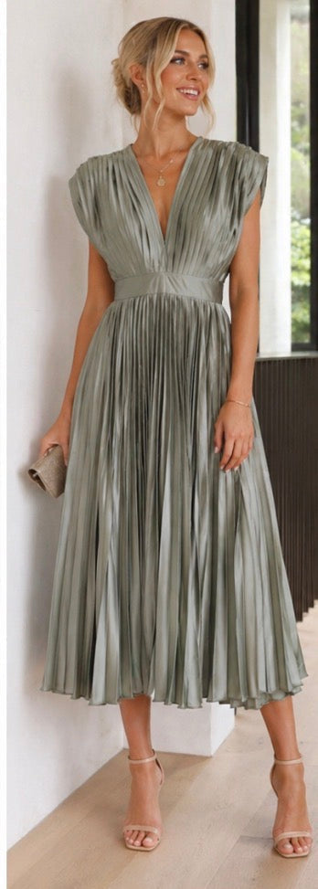 Estella | Pleated Midi Dress