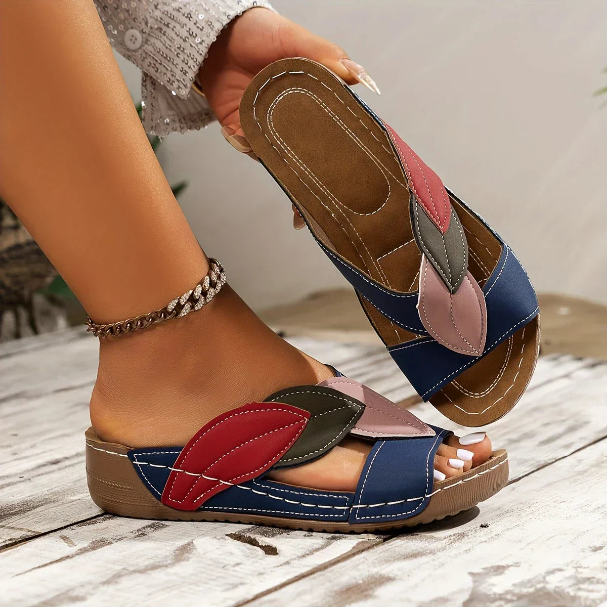 Eloise™ | Elegant Slip-On Sandals with Leaf Pattern