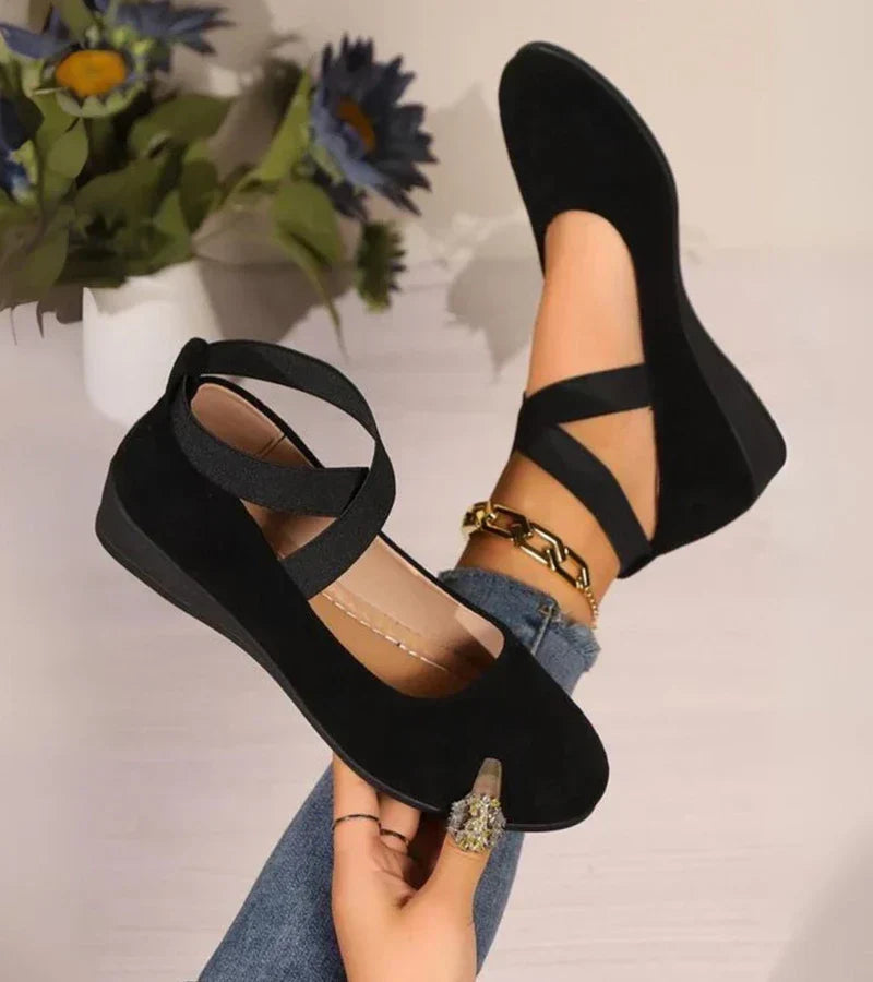 Phyllis | Closed Wedge Flats